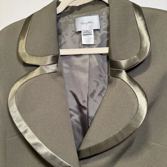 Vintage SUNNY CHOI 100% Silk Cropped Blazer - Size 14 - Made in Canada - Picture 8 of 8